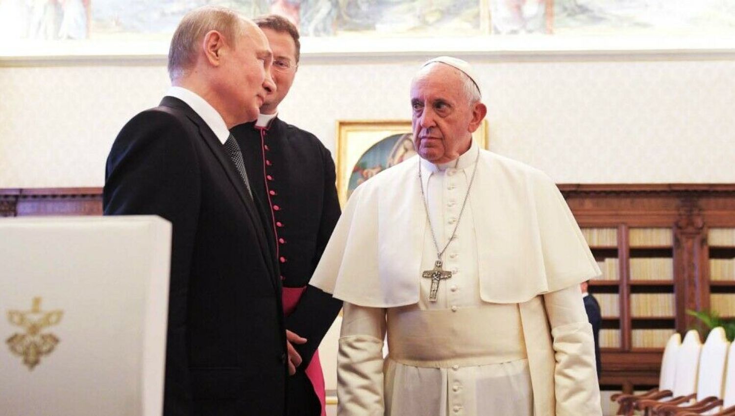 لماذا لا يتفق البابا فرانسيس مع الغرب بشأن أوكرانيا؟