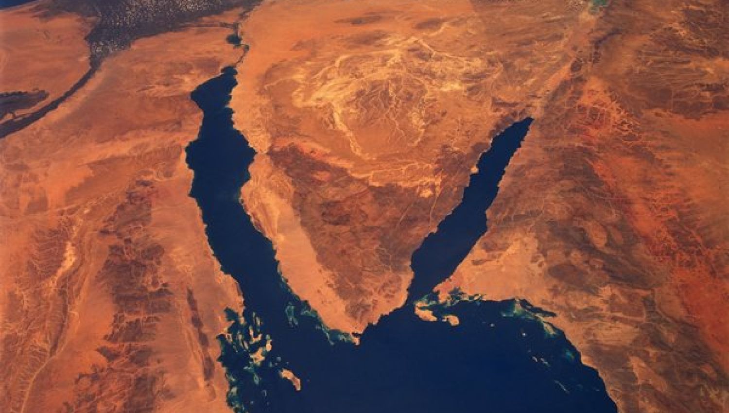 لماذا تعتبر جزر "تيران" و"صنافير" استراتيجية لمصر والسعودية وإسرائيل؟