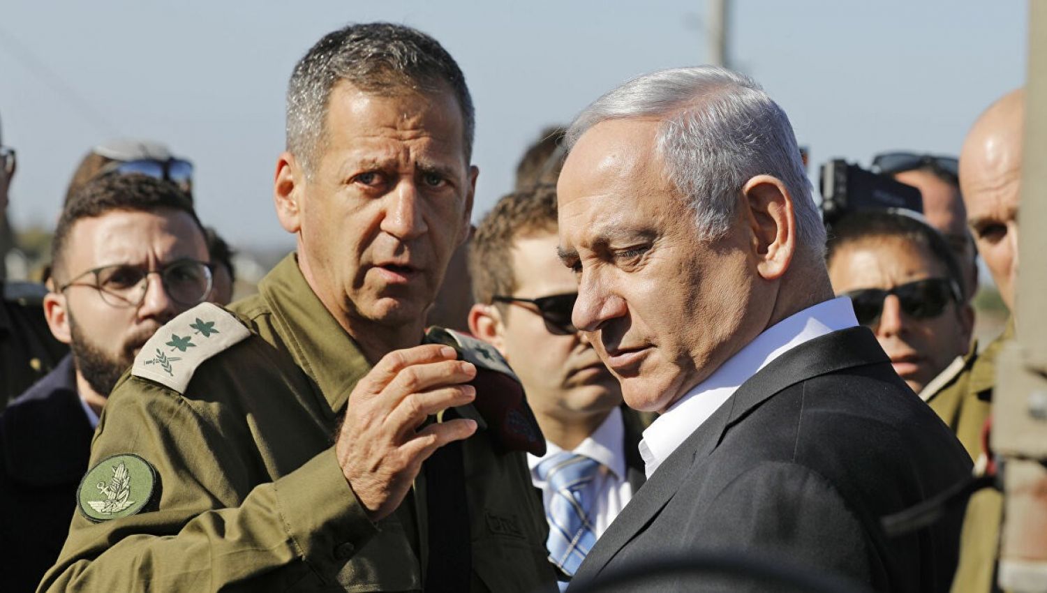 انقسام بين المستويين العسكري والسياسي وتصدع في المجتمع الاسرائيلي