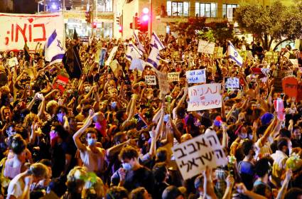 هآرتس: يجب ان تستمر الاحتجاجات في إسرائيل