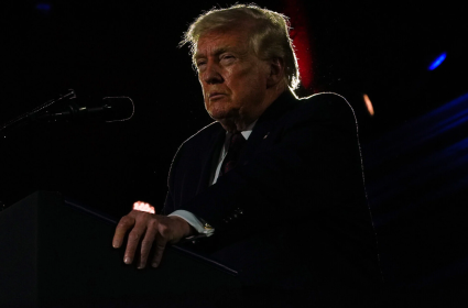 بوليتيكو: ترامب سيتنازل أكثر لإنهاء الحرب مع إيران