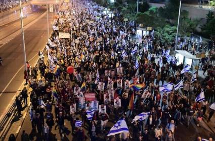 هآرتس: تدهور أمن اسرائيل قد يشجع الحرب عليها!