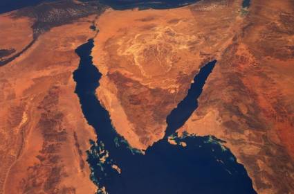 لماذا تعتبر جزر "تيران" و"صنافير" استراتيجية لمصر والسعودية وإسرائيل؟