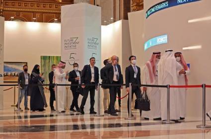 الرياض تقنع المستثمرين بالتخلي عن دبي!