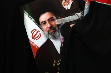 السيد مجتبى خامنئي محبط لرهان الاستكبار